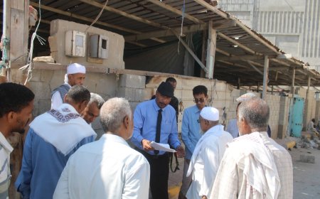 مدير عام المكلا يقوم بنزولاً ميدانياً لحماية المصالح العامة بمحيط مسجد وارسما