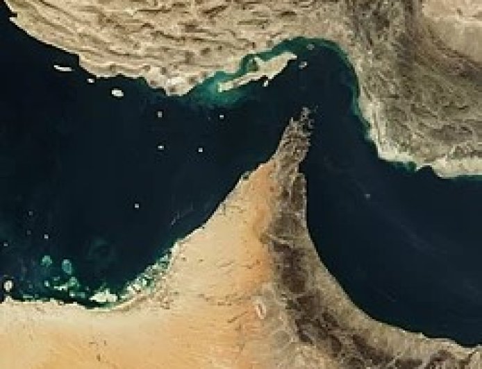 تحرك دبلوماسي عماني إيراني لبحث تأمين الملاحة في مضيق هرمز