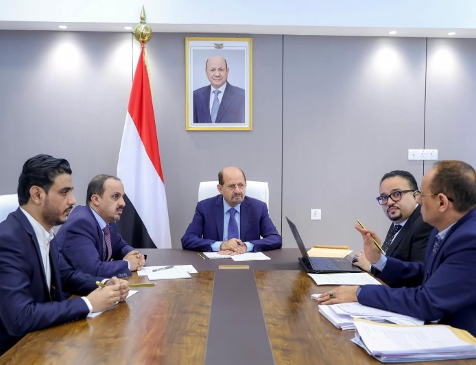 رئيس الوزراء يؤكد دعم الإعلام الرسمي ويوجه برقمنة الأرشيف الوطني