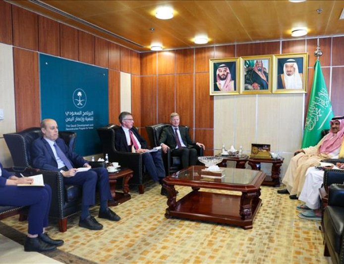 السفير السعودي والمبعوث الأممي يؤكدان أهمية التنسيق لمعالجة ملف المحتجزين