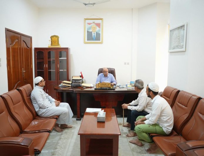 الخنبشي يؤكد دعم السلطة المحلية للمبادرات العلمية والأكاديمية بجامعة الأحقاف