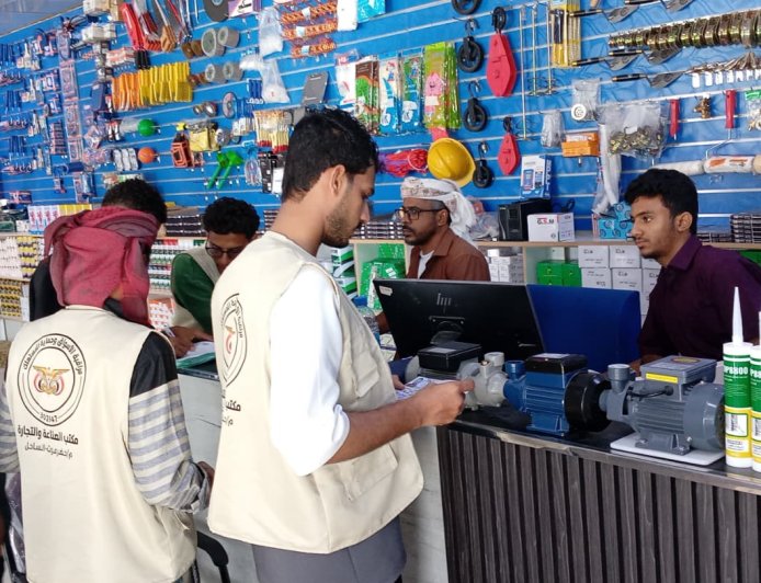 مكتب الصناعة والتجارة بساحل حضرموت يتوعد المخالفين بعقوبات