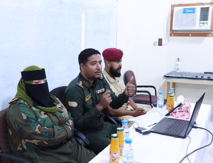 محاضرة توعوية حول الابتزاز الإلكتروني بكلية البنات بجامعة الأحقاف