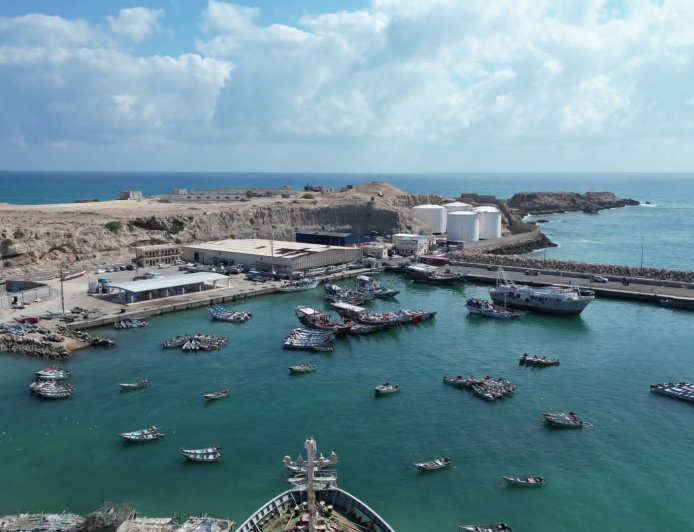 توجيهات رئاسية برفع الإيقاف واستئناف العمل في ميناء نشطون بمحافظة المهرة