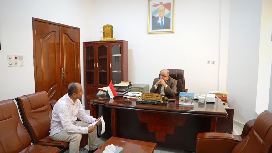 محافظ حضرموت يبحث تأمين السلع الأساسية ويشدد على استقرار التموين