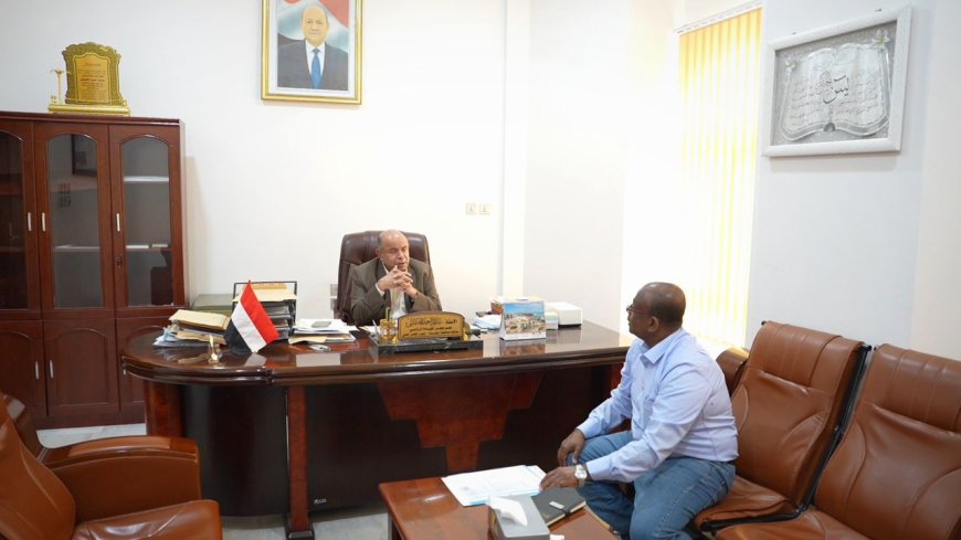 الخنبشي يوجّه بدعم مشاريع تحديث ميناء المكلا ورفع كفاءته