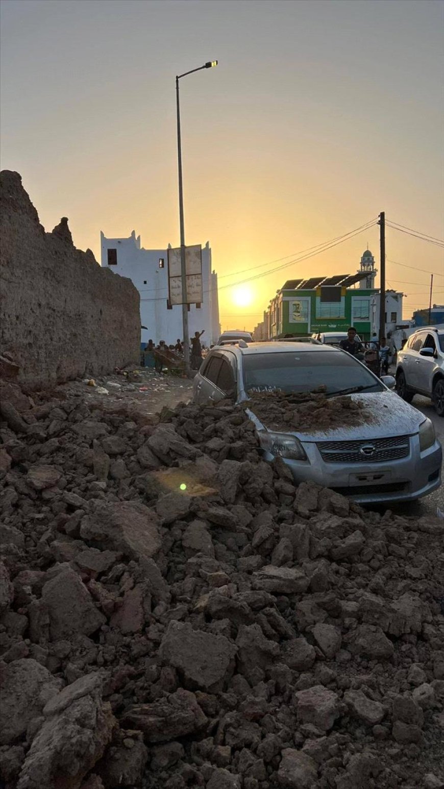 جزء من سور الشحر ينهار.. دعوات عاجلة لإنقاذ المعالم التاريخية