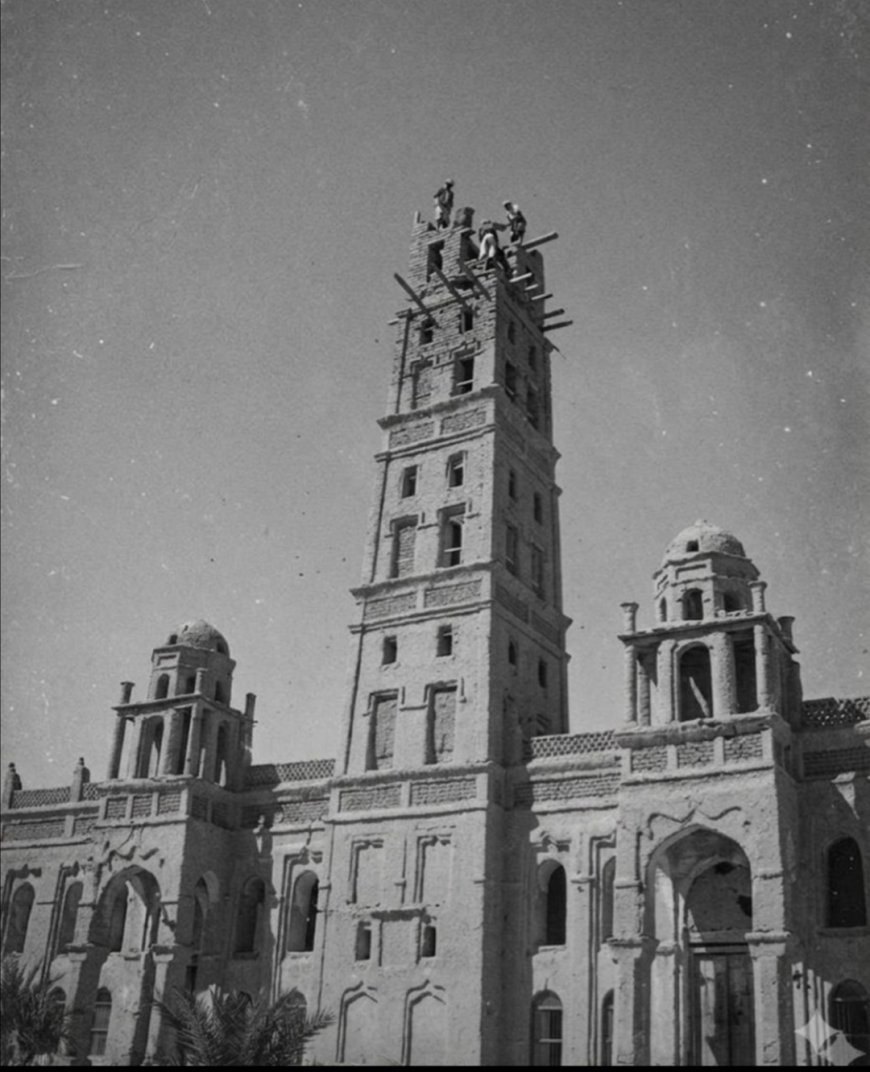 صورة فريدة تكشف مراحل تشييد منارة المحضار قبل أكثر من قرن