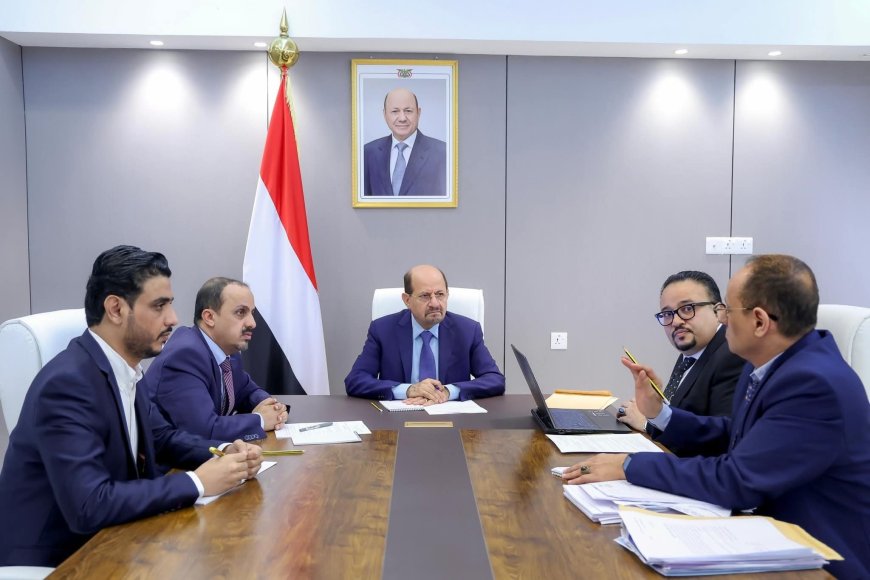 رئيس الوزراء يؤكد دعم الإعلام الرسمي ويوجه برقمنة الأرشيف الوطني