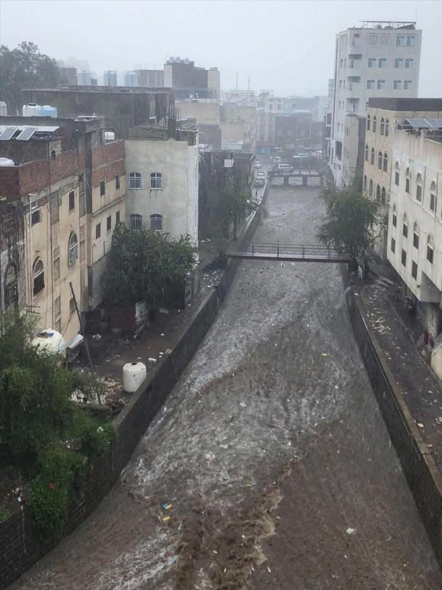 وفاة طفل في تعز وسط سيول جارفة وتحذيرات متزايدة للمواطنين