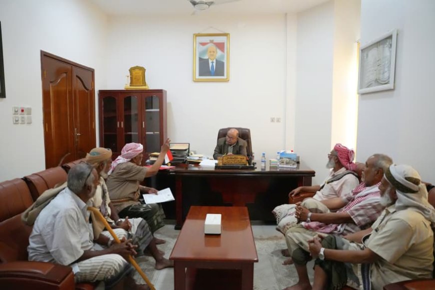 عضو مجلس القيادة محافظ حضرموت يلتقي وفداً من أبناء لبنة بارشيد والحيسر ويطّلع على أبرز احتياجاتهم الخدمية