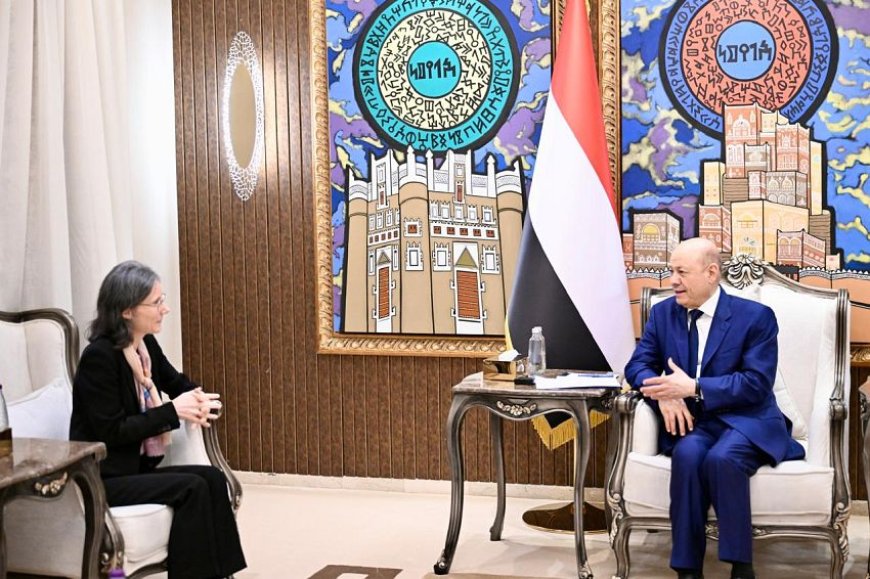 رئيس مجلس القيادة يحذر من تداعيات الاستثمار الإيراني في المليشيات الإرهـ.ـابية