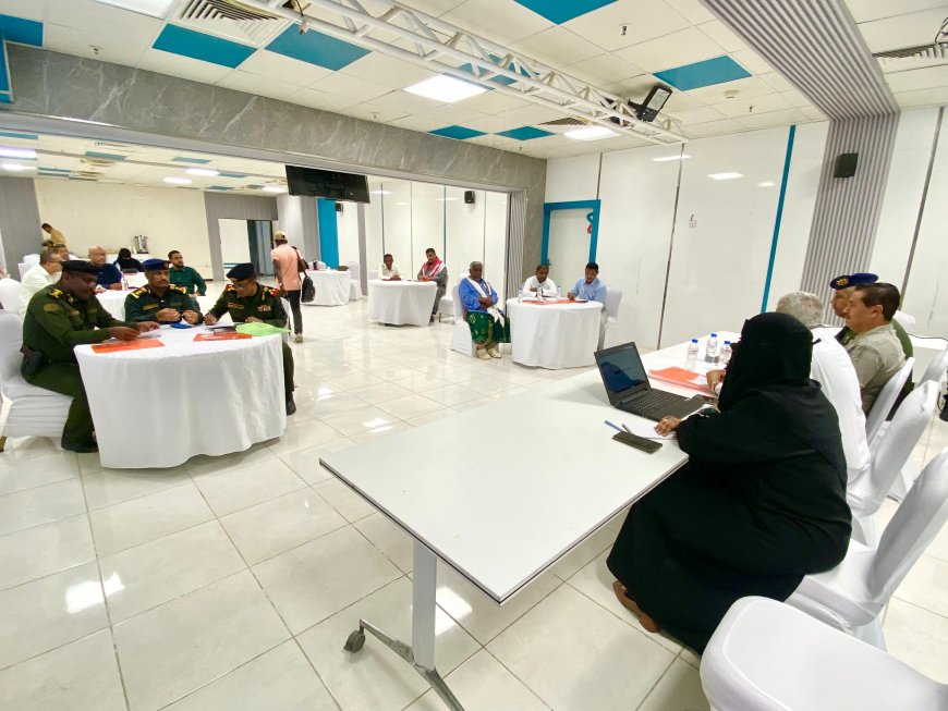 اجتماع بالمكلا يستعرض الواقع الأمني والجنائي وجهود شرطة السير بساحل حضرموت