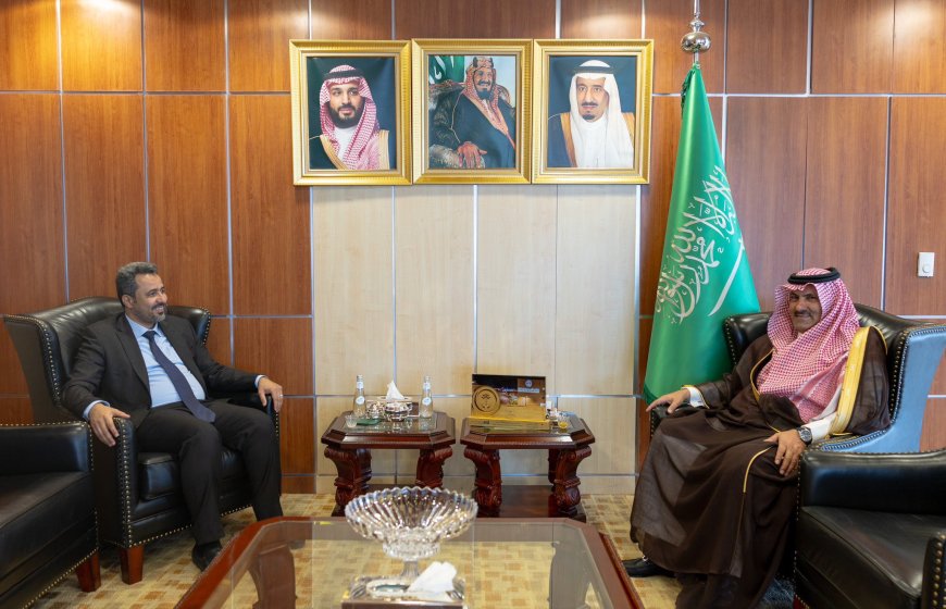 السفير آل جابر يؤكد دعم الرياض لجهود الاستقرار خلال لقائه محافظ لحج