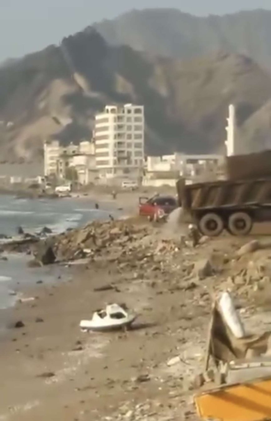 استياء واسع في عدن بعد رصد تصريف مياه مجاري في ساحل أبين