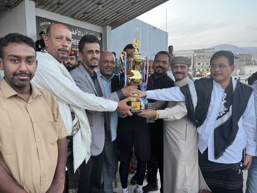 الوكيل الجيلاني يشهد مباراة وفاء تخليدًا لذكرى الكابتن علي عثمان العمودي بالمكلا