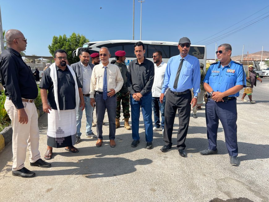 الوكيل الجيلاني يدشن حملة النظافة والتحسين الشاملة بمدينة المكلا