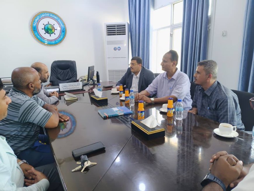 الديني يزور هيئة الشئون البحرية بالمكلا لمناقشة سلامة الخط الناقل للنفط.. تفاصيل