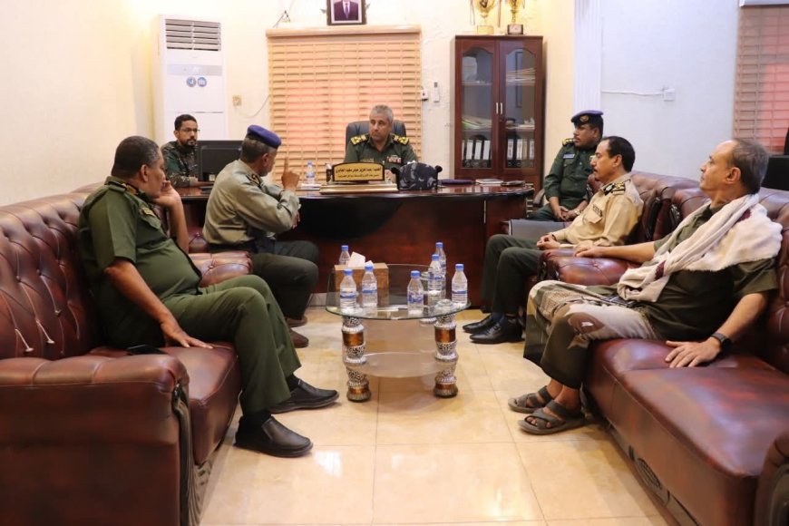 مدير أمن ساحل حضرموت العميد الجابري يلتقي مديري مصلحتي الهجرة و الأحوال بالمكلا