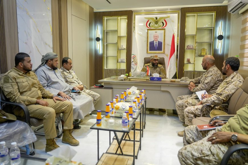 قائد المنطقة العسكرية الأولى يستقبل قائد قوات التحالف في حضرموت