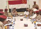 وزير الدفاع يؤكد رفع الجاهزية وتعزيز الأمن خلال اجتماع موسع بقيادة المنطقة الأولى