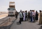 محافظ المهرة يتفقد مستوى الإنجاز في مشروع توسعة واستكمال تشطيبات المدخل الجنوبي لمدينة الغيضة