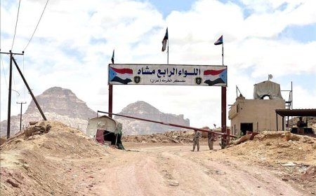 أعمال نهب تطال هذا المعسكر عقب انسحاب مفاجئ لقوات تنتمي للانتقالي المنحل
