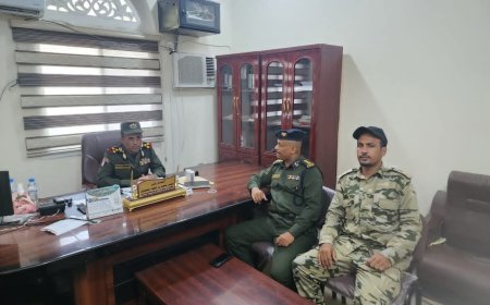 لقاء بين شرطة الآداب والبحث الجنائي بساحل حضرموت يناقش تعزيز العمل المشترك