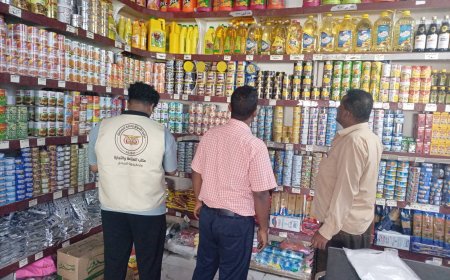 الصناعة والتجارة بساحل حضرموت تضبط مخالفات تجارية ومواد منتهية الصلاحية.. تفاصيل