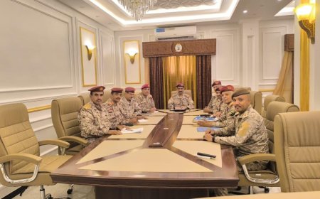 لجنة مختصة تباشر إجراءات استلام وتسليم مهام مساعد وزير الدفاع للشؤون اللوجستية