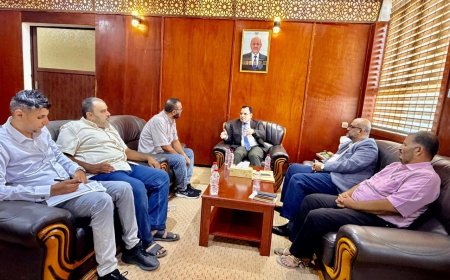 الوزير السقطري يُشيد بأداء مصنع الغويزي ويؤكد دعم تطوير الصناعات السمكية الوطنية