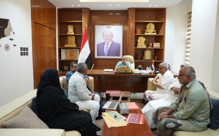 الخنبشي يتسلّم وثيقة حضرموت ويؤكد أهمية توحيد الموقف الحضرمي وتعزيز حضوره السياسي