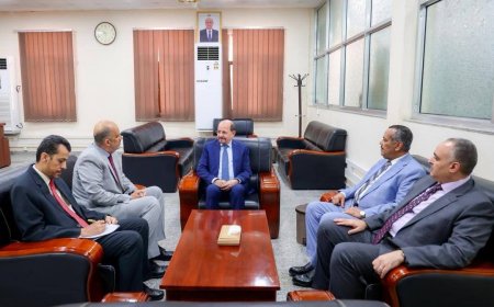 الزنداني يزور وزارة المالية ويوجّه بسرعة تنفيذ القرارات الأخيرة وتعزيز الشفافية المالية