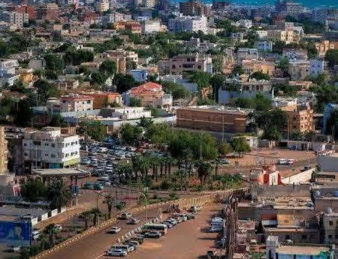 مأساة دامية تهز هذه المدينة.. قتيلان وجريح وتصفية الجاني ميدانياً