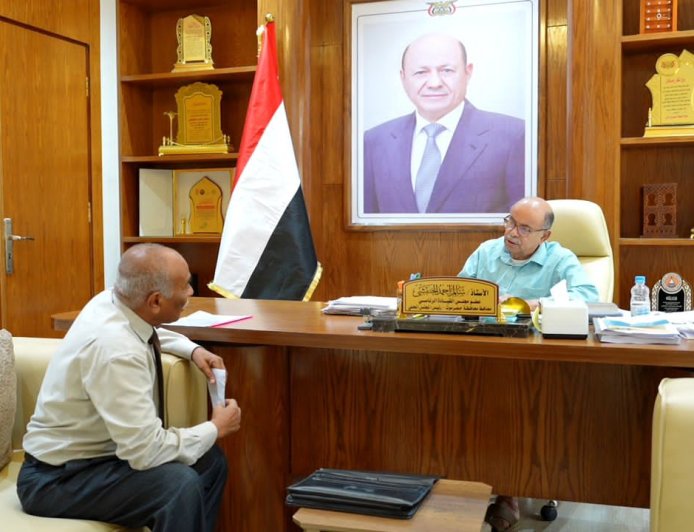 الخنبشي يطّلع على مشاريع استراتيجية لتنويع مصادر الطاقة ومعالجة أزمة الكهرباء بحضرموت