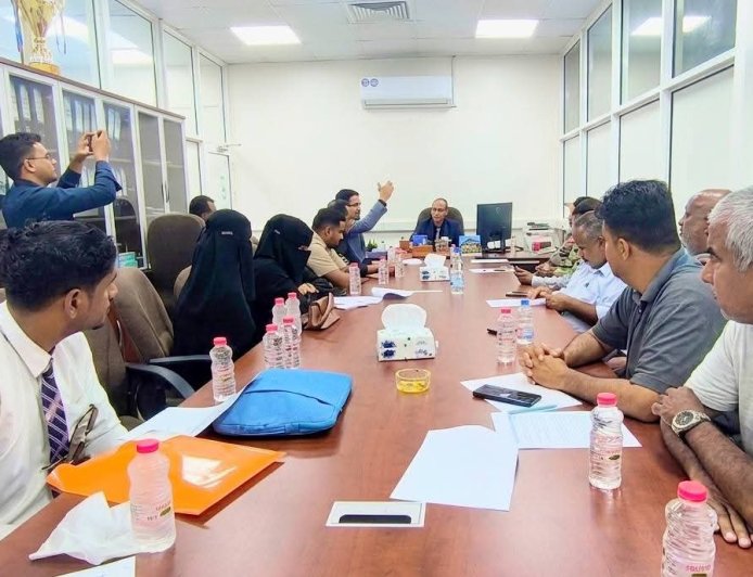 إجتماع موسع بمطار الريان الدولي  يُقر خطة الطوارئ الصحية بالمطار
