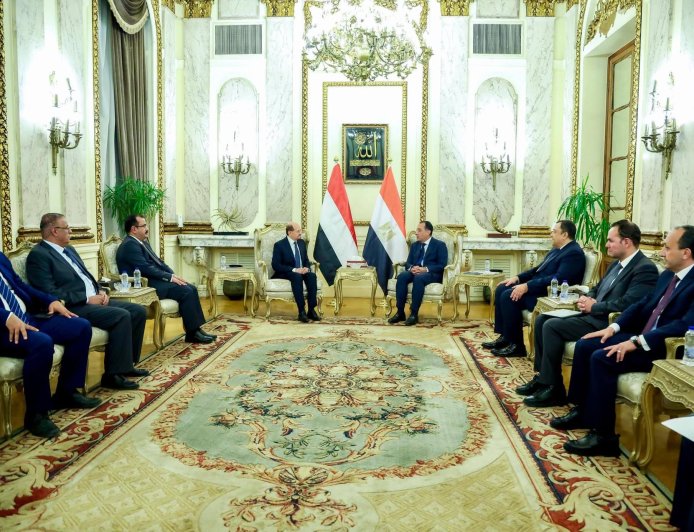 الزنداني يبحث مع نظيره المصري تعزيز التعاون بين البلدين وأمن البحر الأحمر