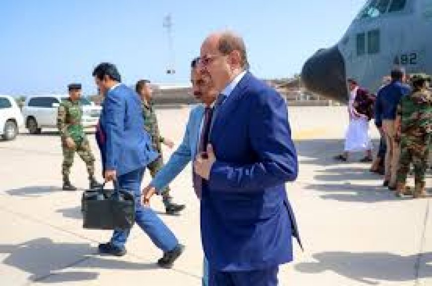 رئيس الوزراء شائع الزنداني يصل إلى عدن برفقة عدد من الوزراء