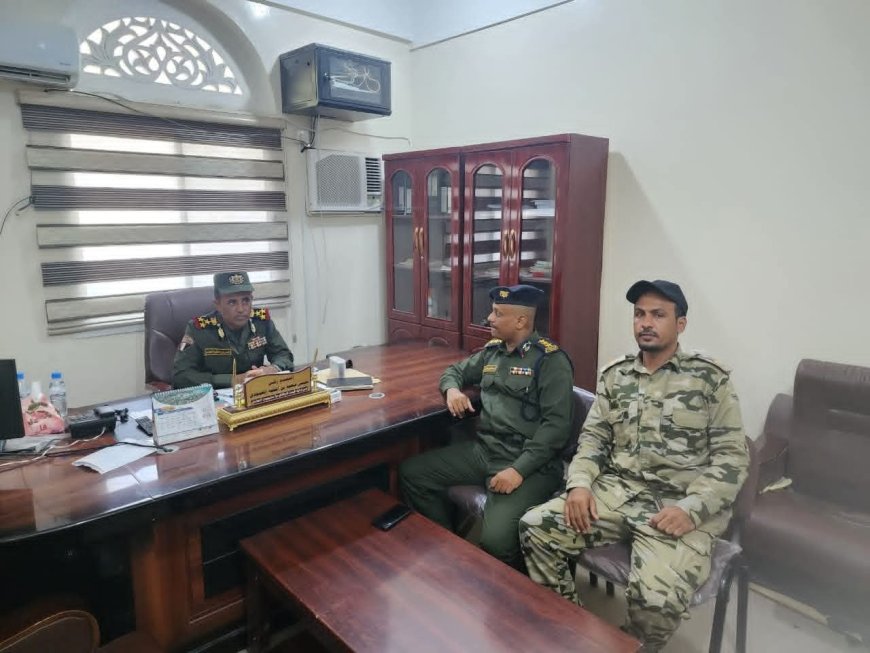لقاء بين شرطة الآداب والبحث الجنائي بساحل حضرموت يناقش تعزيز العمل المشترك