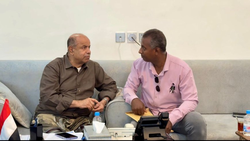 الخنبشي يؤكد دعم تطوير البنية الإذاعية بحضرموت ويطلع على أوضاع الإدارة الهندسية والفنية