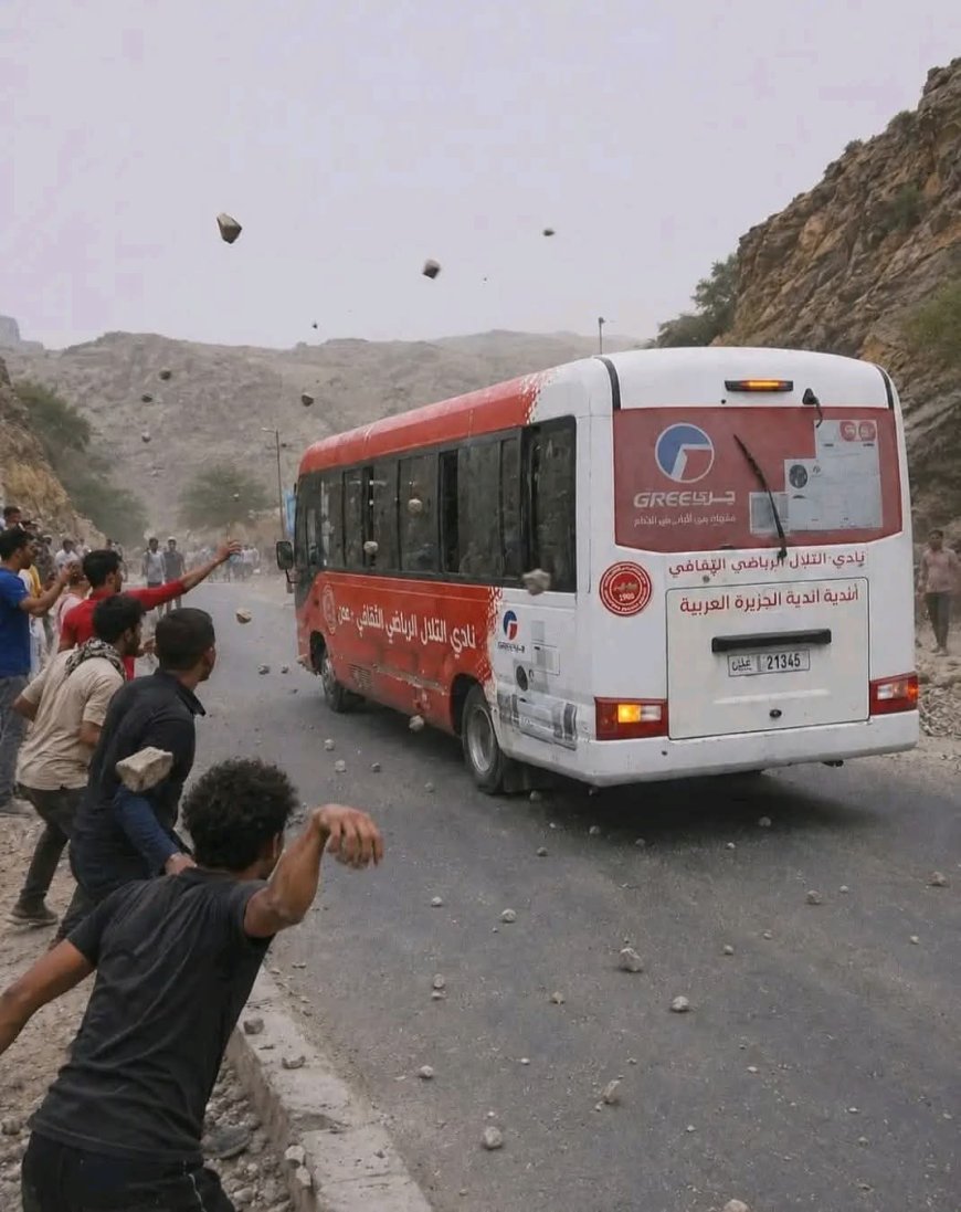 حافلة نادي التلال تتعرض للرشق بالحجارة في هذه المحافظة أثناء عودة البعثة من صنعاء