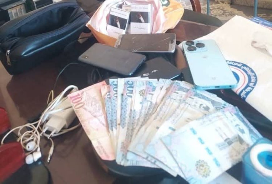 تفاصيل القبض على متهم بانتحال شخصية واحتيال مالي في محافظة المهرة