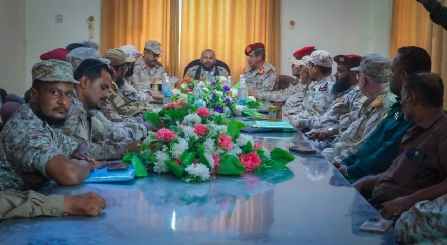 لجنة وزارة الدفاع تناقش إجراءات الإستلام والتسليم بمحور الضالع