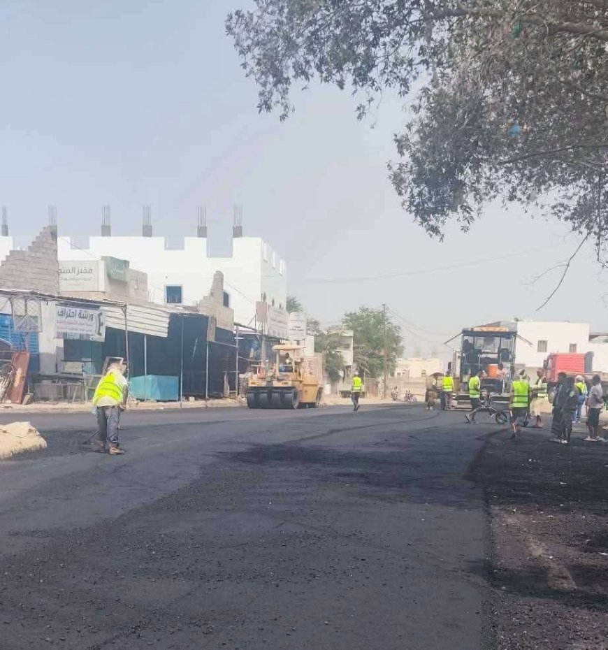 انطلاق أعمال سفلتة طريق جعار الحصن بمحافظة أبين