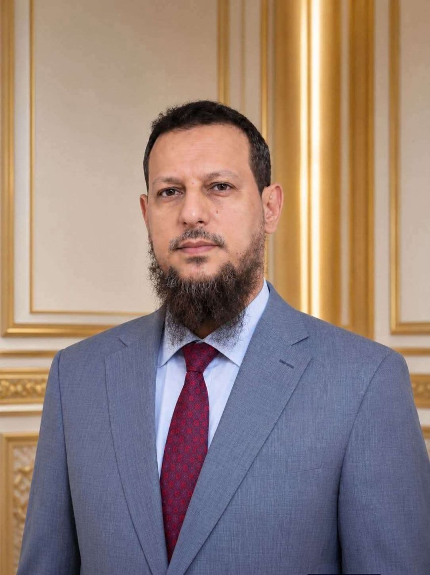 محافظ عدن يصف الرئيس هادي بانه لم يكن يبيع الشعارات ويؤيد  دعوات الاعتذار له