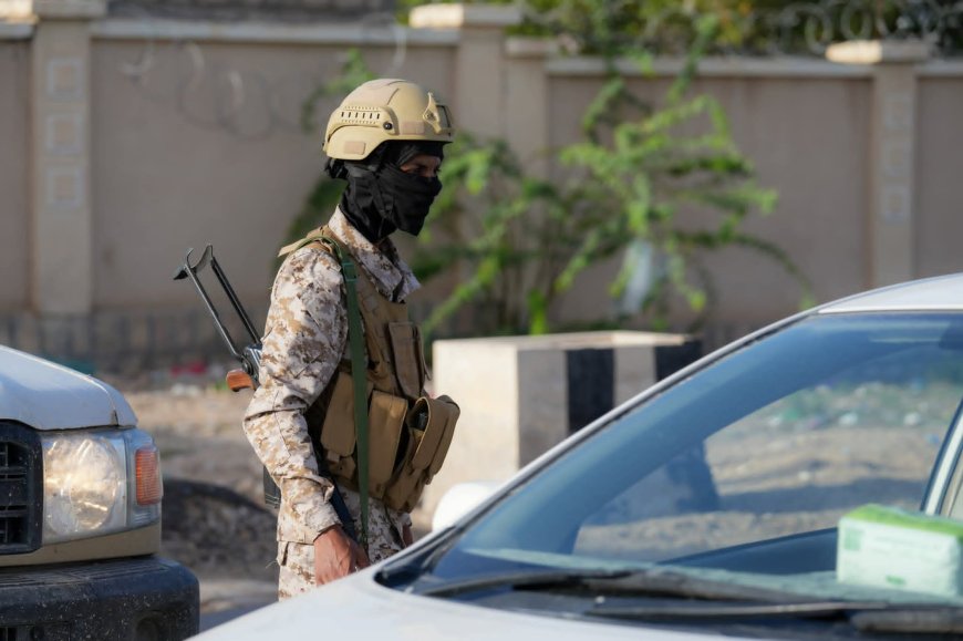 قوات درع الوطن تضبط سيارة مسروقة وتلقي القبض على المتهمين