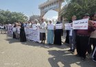 وقفة صامتة بالمكلا تطالب بكشف قتلة الصحفي محمد عيضة وتؤكد رفض استهداف الإعلاميين