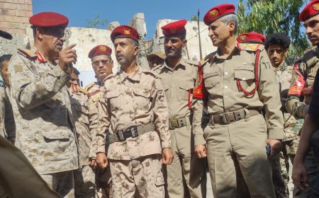 لجنة وزارة الدفاع تتفقد المقاتلين في جبهة الدفاع الجوي والمنفذ الشرقي لمدينة تعز