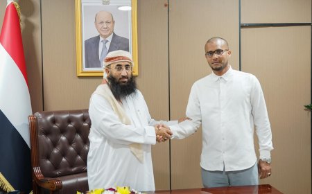 وزير الأوقاف والإرشاد يكرّم عضو بعثة قام بإعادة مفقودات ثمينة لأحد الحجاج