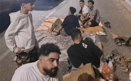 فرش ووسائد في الشوارع.. احتجاج سلمي لمواجهة أزمة الكهرباء بعدن